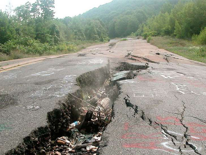 Theo đó, đám cháy ở thị trấn Centralia ngày càng lan rộng, với tốc độ 23 m mỗi năm. Đến đầu những năm 1980, ngọn lửa ảnh hưởng đến khu vực rộng hơn 800.000 m2.