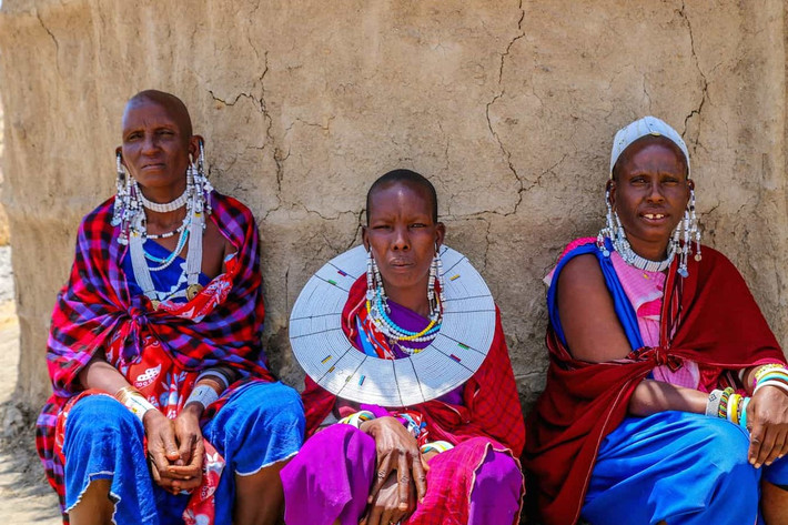 Cụ thể, các thành viên bộ tộc Maasai sống tập trung tại một khu vực. Họ xây các ngôi nhà theo hình vòng tròn.