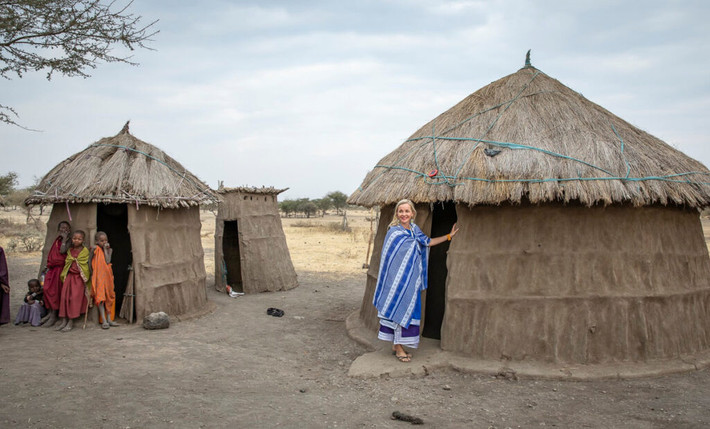 Các ngôi nhà của người Maasai đều quay lưng ra phía ngoài để tránh thú dữ tấn công.
