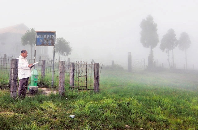 70% diện tích bang Meghalaya là rừng, do đó ngôi làng Mawsynram cũng được che phủ bởi màu xanh bất tận của cây cối, đem đến không khí trong lành thoáng mát.