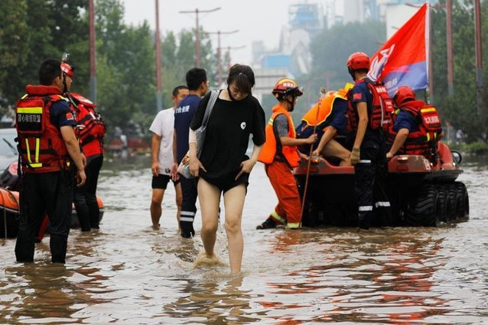 Để phục vụ công tác phòng chống và ứng phó bão lũ, các tỉnh Hà Bắc, Bắc Kinh, Thiên Tân, Sơn Tây đã chia sẻ thông tin, phối hợp điều tiết, điều phối 32 hồ chứa lớn và vừa cắt đỉnh, chặn đỉnh lũ. Ảnh: Reuters.