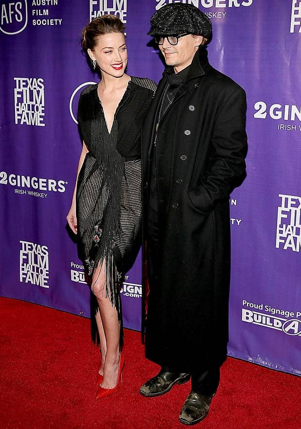 Nữ diễn viên "Danish Girl" và Johnny Depp thân mật trên thảm đỏ lễ trao giải Texas Film Awards hôm 6/3/2014. Một tháng sau, nam tài tử Hollywood tiết lộ anh muốn có con với vợ trẻ: “Tôi yêu trẻ con. Tôi đã có hai đứa con nhưng tôi muốn có 100 đứa con”.