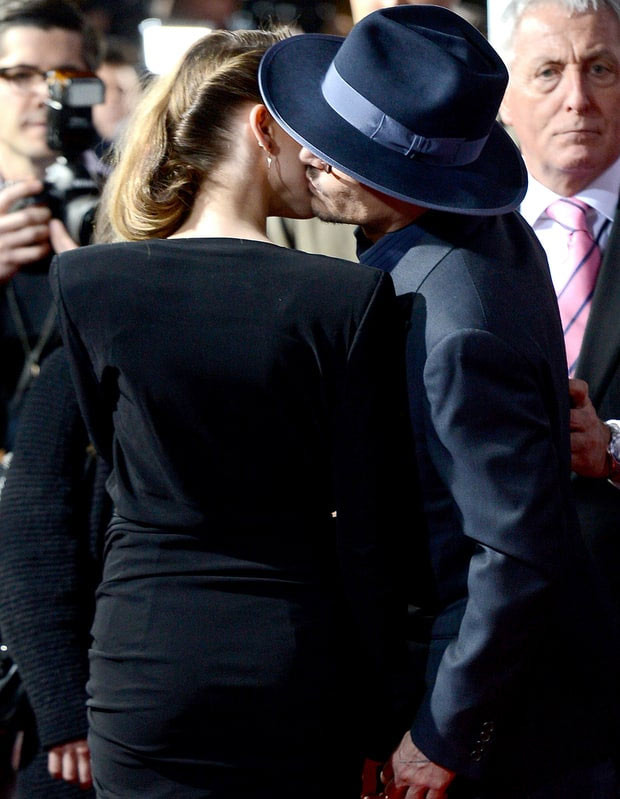Trên chương trình Today ngày 12/2/2014, Depp cũng hết lời khen ngợi vợ sắp cưới: “Amber Heard là một cô gái tuyệt vời. Một cô gái xinh đẹp, ngọt ngào và rất tốt với tôi”.