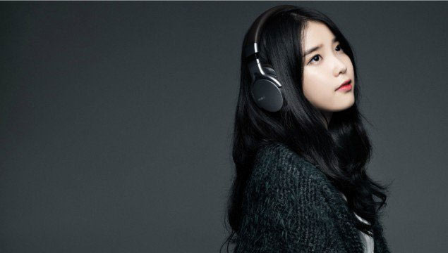 Nữ ca sĩ kiêm diễn viên IU cũng từng khao khát chỉnh sửa mũi bởi theo cô mũi của mình quá nhỏ và tẹt. Các fan đã vô cùng vui khi cô quyết định không chỉnh sửa gì cả mà giữ nguyên nét mặt cha sinh mẹ đẻ.
