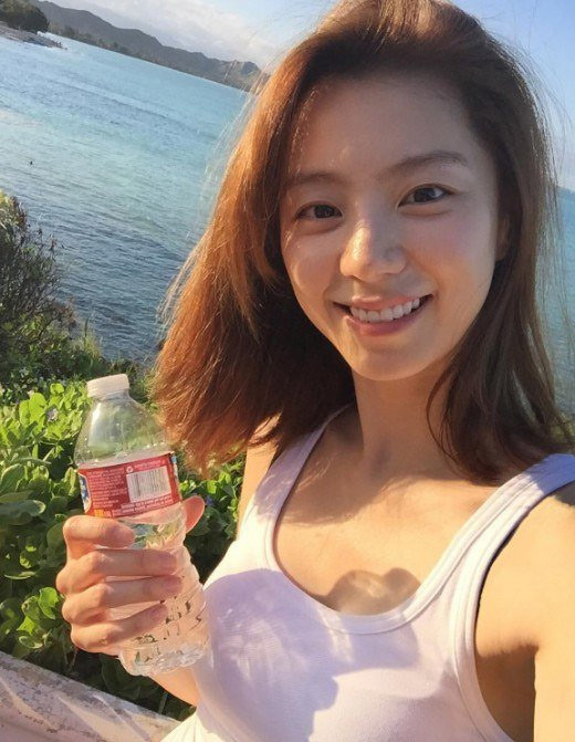 Park Soo Jin khoe mặt mộc trên Instagram. Bức ảnh chụp vợ Bae Yong Joon như vừa xong một buổi tập luyện buổi sáng và dù không son phấn nhưng trông cô vẫn tràn đầy sức sống.