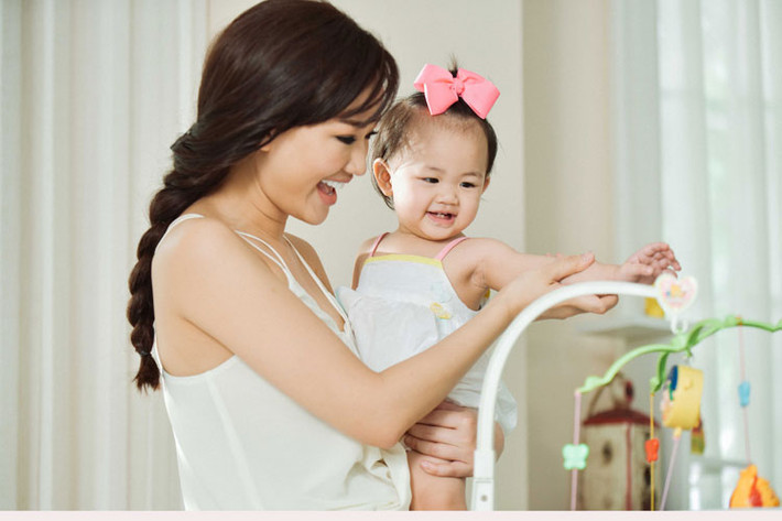Sau 1 năm bận rộn với thiên chức làm mẹ, sắp tới ca sĩ Maya sẽ chính thức giới thiệu MV mới có tựa đề “Giọt nước mắt khi con chào đời”.