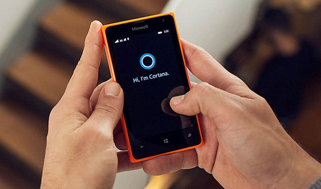 Lumia 532 (giá 2,19 triệu đồng): Chỉ hơn 2 triệu đồng nhưng máy được trang bị cấu hình khá tốt với bộ vi xử lý Qualcomm Snapdragon 200 (4 nhân 1,2 GHz), RAM 1 GB, bộ nhớ trong 8 GB và hỗ trợ thêm thẻ nhớ gắn ngoài đến 128 GB. Camera chính của máy ở mức 5 MP, máy ảnh phụ (VGA) đáp ứng tốt nhu cầu chụp ảnh và quay phim cần thiết.