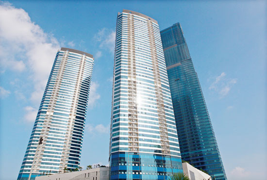 Theo báo chí Hàn Quốc, để xây dựng tòa nhà Landmark 72 ở Hà Nội, Keangnam đã đầu tư 1.200 tỷ won. Trong đó, số tiền vay nợ ngân hàng chiếm tới 530 tỷ won. Các chuyên gia nhận định, khoản nợ trên quá lớn khiến công ty này không thể cân đối tài chính.
