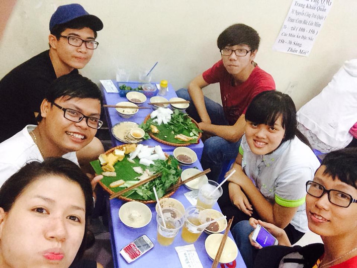 Quán bún đậu thường xuyên tấp nập thực khách ghé ăn hàng ngày.
