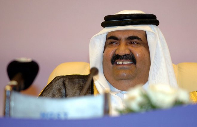Năm 1995, bối cảnh tại Qatar vẫn không cải thiện. Vua Sheikh Hamad bin Khalifa Al-Thani nắm quyền trị vì từ Emir Khalifa bin Hamad sau cuộc đảo chính đẫm máu khi vị vua này vẫn đang ở Thụy Sĩ. Ông nhanh chóng thiết lập những luật lệ mới cho đất nước.