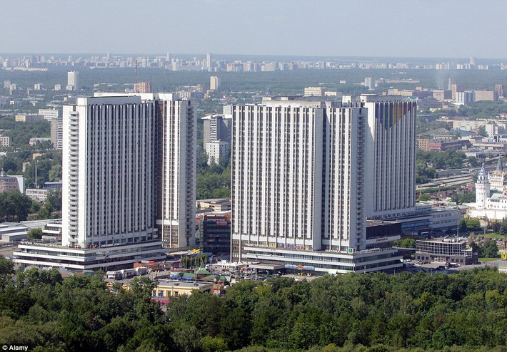 Khách sạn The Izmailovo ở Moscow (Nga) được xây dựng năm 1979 và từng là khách sạn lớn nhất thế giới cho đến khi khách sạn MGM Grand ở Las Vegas khai trương.