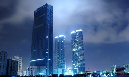 Từ giữa tháng 4/2015, nhật báo kinh tế Hàn Quốc đã thông tin về việc định giá và rao bán Keangnam Landmark 72 - tòa nhà cao nhất Việt Nam - với mức giá 830 tỷ won (khoảng 770 triệu USD). Đây không phải là lần đầu những tòa cao ốc ở Việt Nam bị rao bán.