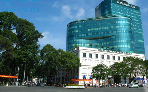 Tòa cao ốc Diamond Plaza: Hồi tháng 3 vừa qua, Tập đoàn Lotte mua tới 70% cổ phần của tòa cao ốc Diamond Plaza, TP HCM. Theo đó, Lotte sẽ nắm quyền điều hành toà nhà này từ một doanh nghiệp Hàn Quốc khác là Posco. Tuy nhiên, giá trị của thương vụ đã không được lãnh đạo Lotte cũng như phía Posco tiết lộ.