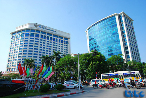 Năm 2012, khách sạn Deawoo Hà Nội - công trình mang tính biểu tượng cho làn sóng đầu tư từ Hàn Quốc vào Việt Nam - đã bị rao bán và thu hút rất nhiều nhà đầu tư. Cuối cùng, nó đã được Công ty Hanel Hà Nội mua lại 100% cổ phần. Khách sạn Deawoo gồm 411 phòng, nằm ở vị trí cực kỳ đắc địa tại cửa ngõ phía Tây Hà Nội, ngay cạnh công viên Thủ Lệ. Khách sạn được xây dựng năm 2006 với toàn bộ diện tích 29.500 m2.