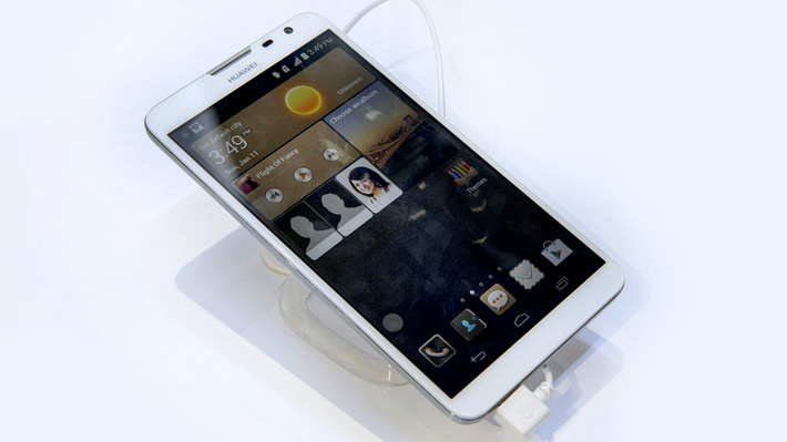 Huawei Ascend Mate 2: Đây là một trong những chiếc smartphone có thời lượng pin lâu nhất hiện nay với thời gian sử dụng ấn tượng kéo dài 14 giờ 43 phút. Để làm được điều đó, pin của máy phải có dung lượng lên đến 3900mAh.