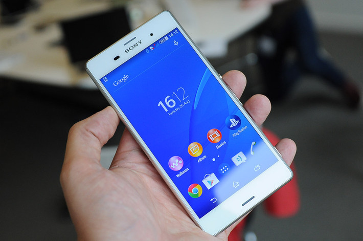 Sony Xperia Z3 có thời lượng pin 9 tiếng 29 phút. Máy sạc đầy viên pin 3100mAh trong 3 giờ 55 phút.