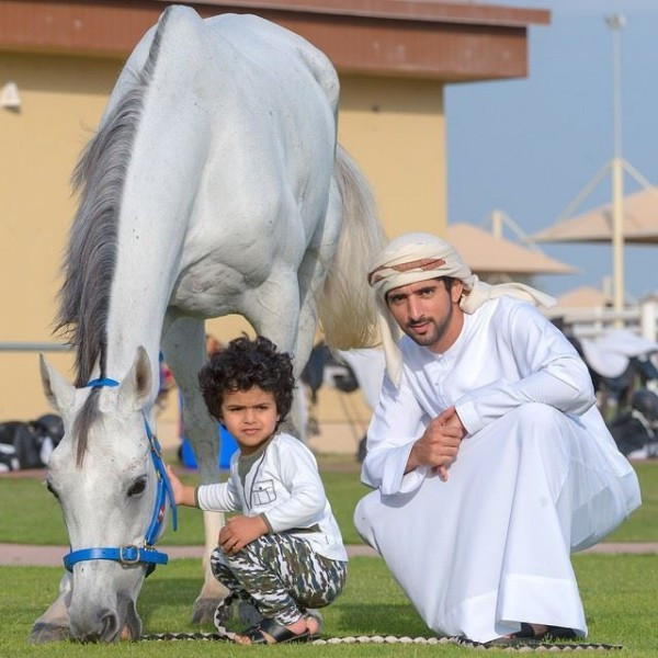 Tháng 4 vừa qua, cha của Thái tử Dubai này còn chi tới 29,84 triệu USD để xây dựng tòa nhà gồm 2 tầng hầm và 6 tầng nổi ở London (Anh) để làm nơi cất giữ bộ sưu tập 114 xe sang của ông.