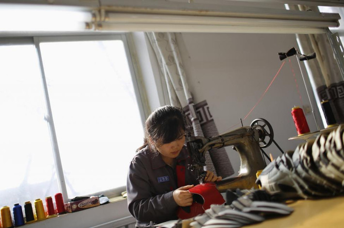 Nữ công nhân nhà máy may ở Bình Nhưỡng.