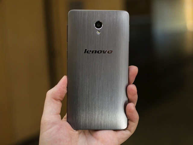 5. Lenovo S860: Đây là một chiếc smartphone được đánh giá rất cao về dung lượng pin lại được hỗ trợ thêm 2 sim 2 sóng. Máy được trang bị camera sau 8 MP, dung lượng Ram 2GB và dung lượng Pin cực lớn 4000 mAh. Đây có thể nói là chiếc smartphone 2 sim “khủng” nhất hiện nay. Giá tham khảo: 6,5 triệu đồng.