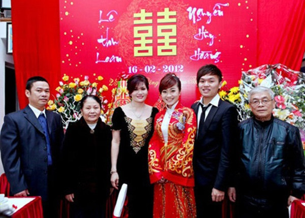 Ngày 29/2/2012, phố núi Hương Sơn (Hà Tĩnh) được dịp bàn tán xôn xao về đám cưới của thiếu gia Nguyễn Huy Hoàng (SN 1987), con trai nữ đại gia buôn bán xuyên quốc gia Nguyễn Thị Liễu (Liễu Mạnh). Tuy nhiên, ít ai biết những con số thực trong đám cưới hoành tráng này.