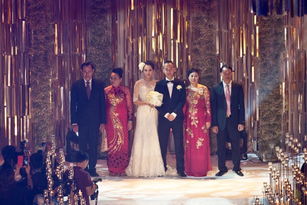 Tháng 9/2013, con trai của đại gia Đỗ Văn Bình - Phó chủ tịch Công ty Đầu tư Phát triển Đô thị và Khu công nghiệp Sông Đà (Sudico) tổ chức đám cưới hoành tráng lên tới hàng chục tỷ đồng tại Hà Nội với cô dâu là siêu mẫu Ngọc Thạch. Hôn lễ của Đỗ Bình Dương, con trai ông Bình gây ấn tượng với không gian lộng lẫy như cung điện.
