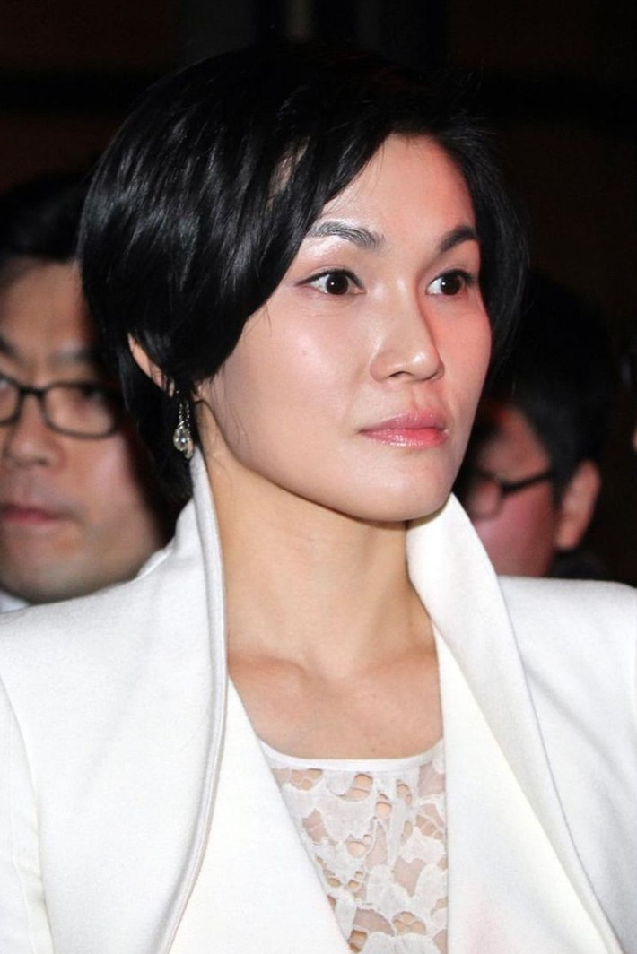 8. Lee Seo-Hyun, 41 tuổi, tài sản 1,3 tỷ USD: Là con gái của Chủ tịch Samsung - một trong những công ty công nghệ hàng đầu Hàn Quốc và thế giới, Lee Seo-Hyun đều nằm trong top 20 tỷ phú giàu nhất Hàn Quốc. Bà cũng sở hữu một công ty dệt may riêng có tên Cheil Industries.