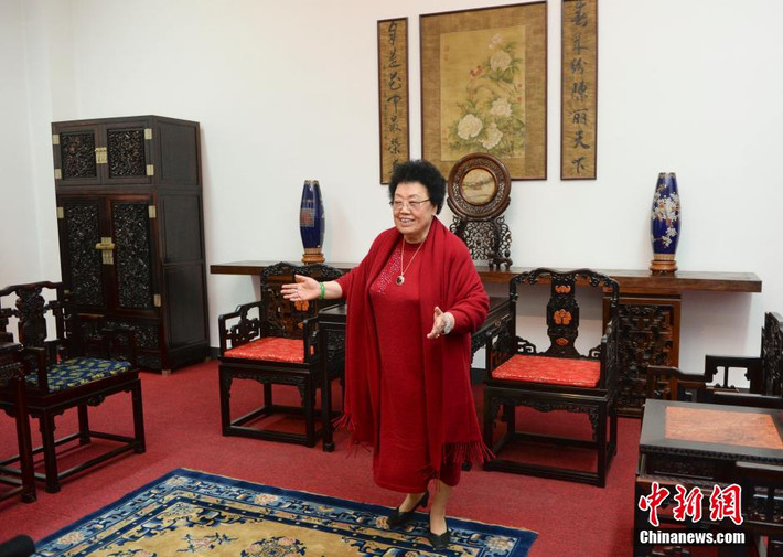 Thế nhưng, cuộc hôn nhân của cặp đôi "đũa lệch" đã trải qua 25 năm hòa thuận và gắn bó khiến công chúng ngưỡng mộ.