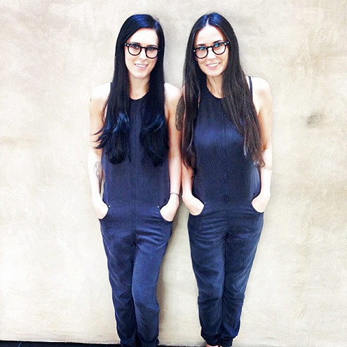 Cô con gái cả của Demi Moore, Rumer Willis được cho là giống mẹ hơn cả so với hai em gái còn lại. Chính bản thân Rumer cũng nhận ra điều đó khi hai mẹ con cùng mặc và để tóc giống nhau.