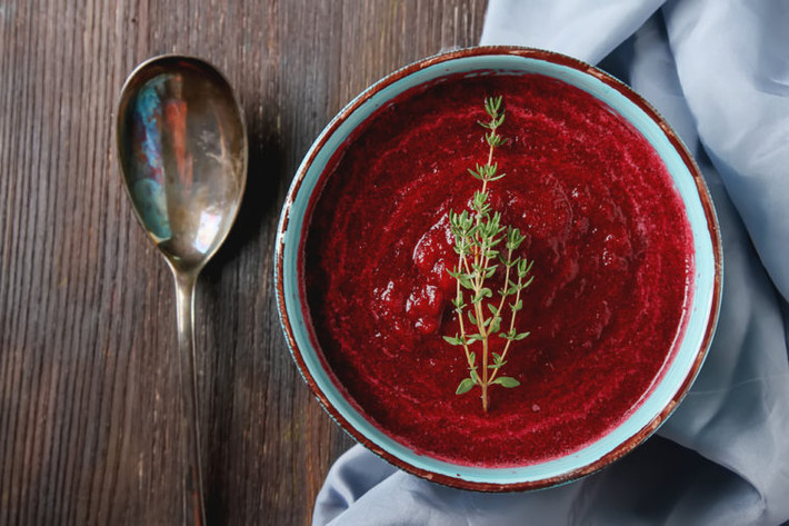 Súp quả mọng khô (Elderberry): Elderberries là những quả mọng khô của cây Sambucis Nigra. Chúng có nhiều vitamin A, B và C và kích thích hệ thống miễn dịch. Súp Elderberry có thể được tìm thấy trong nhiều cửa hàng thực phẩm sức khỏe và trực tuyến.