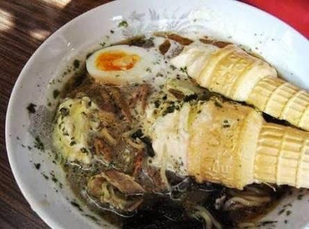 Nước dùng của loại ramen này có vị ngọt đậm đà vừa phải, sợi mỳ dai, mềm nhưng không bị nát.