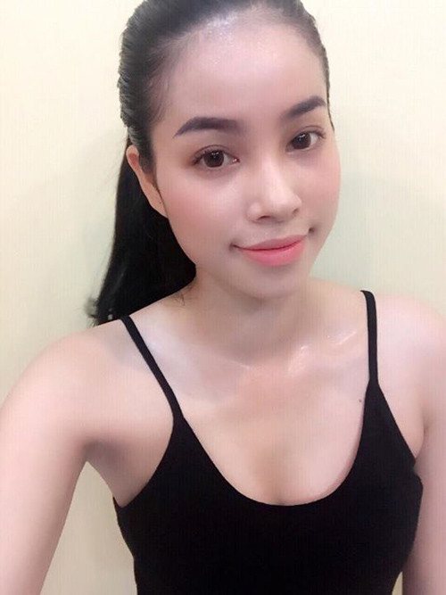 Trên trang cá nhân, Phạm Hương cũng không ngại khoe ảnh mặt mộc trong các hoạt động thường ngày không cần phải trang điểm quá cầu kỳ.