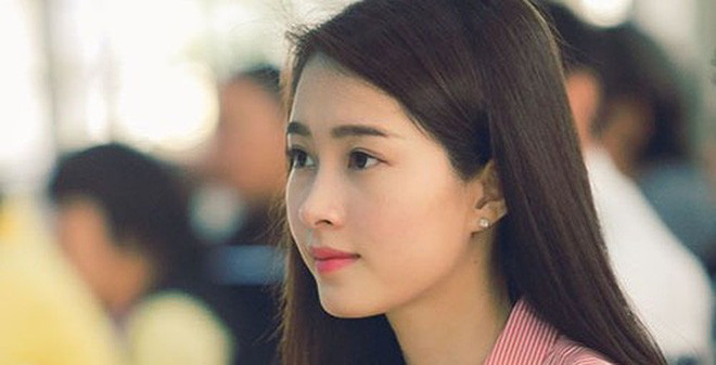 Thu Thảo vẫn thật xinh đẹp khi rũ bỏ lớp son phấn trang điểm.