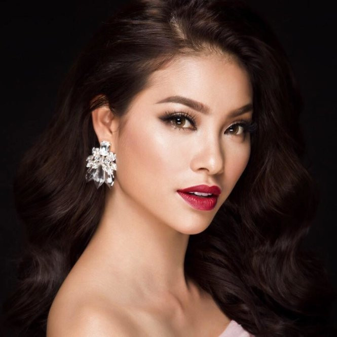 Hoa hậu Phạm Hương sở hữu vẻ đẹp hiện đại và sắc sảo khi trang điểm.