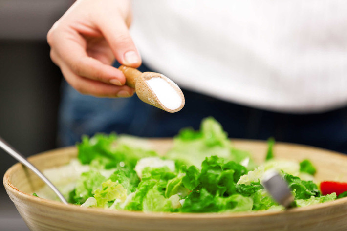 Ngoài ra, quá nhiều muối có thể dẫn đến sự thay đổi trong các tế bào gan liên quan đến xơ hóa. Vì vậy, cần giảm lượng muối trong bữa ăn của bạn.