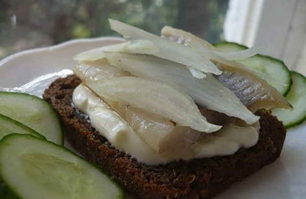 Cá Herring được xem là món ăn đặc trưng cũng như một món nhậu yêu thích của người Nga.