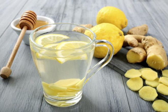 Trà gừng giúp giữ ấm cơ thể cực tốt. Hơn nữa, gừng còn có tác dụng thúc đẩy quá trình trao đổi chất, tăng cường lưu thông máu. Thực tế cho thấy những người uống trà gừng nóng buổi sáng thấy không bị đói. Ảnh: Internet.