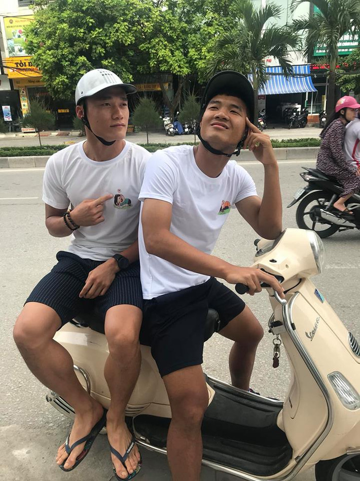 Cả hai cầu thủ không ít lần diện đồ "ton-sur-ton".