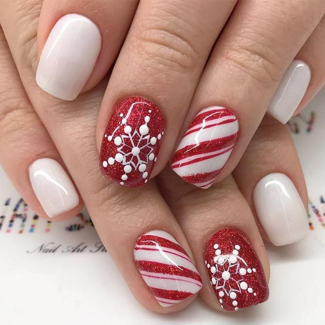 Nail màu đỏ phù hợp với nhiều sắc độ da, dễ kết hợp trang phục.
