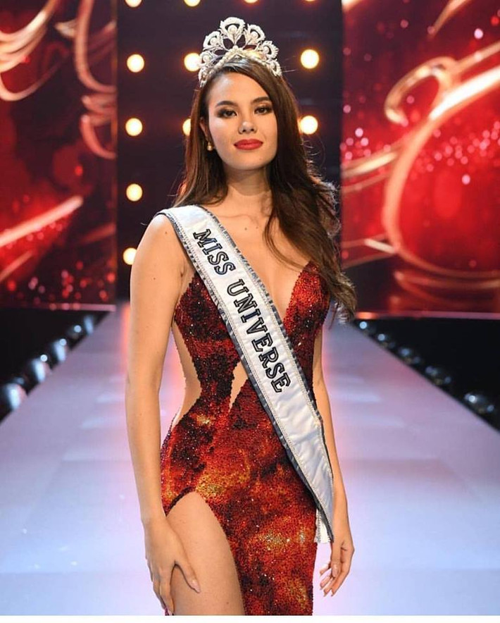 Tân hoa hậu Hoàn Vũ Catriona Gray không chỉ xinh đẹp mà còn sở hữu gu thời trang đẹp lộng lẫy.