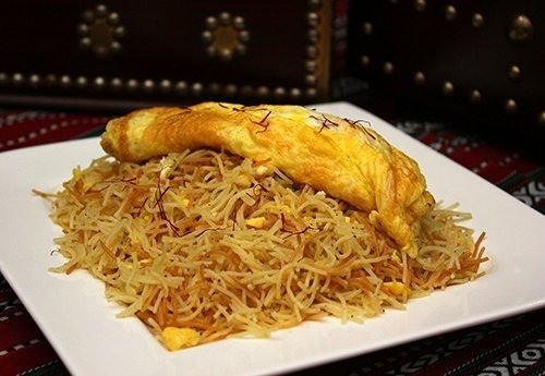 Balaleet: Đây là món pasta ngọt - món ăn chịu ảnh hưởng của Ấn Độ này bao gồm bún chiên trộn với sốt rnghệ tây. Món ăn vừa mềm vừa giòn, có vị ngọt của nghệ và gia vị cùng vị mặn của mì. Người Qatar dùng Balaleet cho bữa ăn sáng và dùng để tráng miệng sau bữa ăn chính.