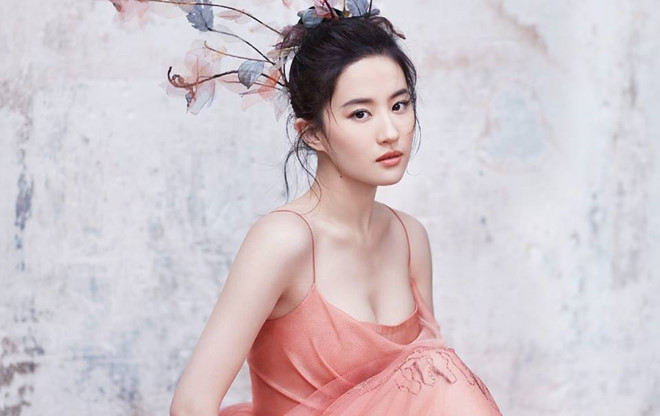 Cho rằng thói quen ăn vặt cực hại dạ dày và nhanh tăng cân nên Lưu Diệc Phi quyết nói không với mọi đồ ăn vặt.
