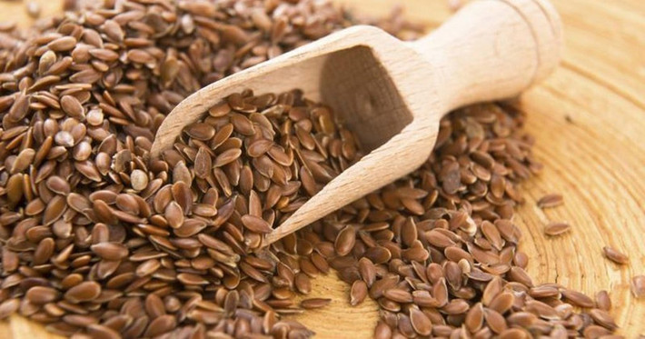 Hạt lanh cũng là thực phẩm giúp kiểm soát lượng đường trong máu và cải thiện sức khỏe tim mạch.