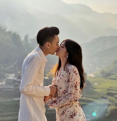 Mới đây, trang cá nhân của anh chàng được cho là bạn trai An Japan thường xuyên xuất hiện khoảnh khắc thân mật giữa hai người. Điều này khiến dân mạng không khó nhận ra họ đang trong giai đoạn hạnh phúc. Bạn trai mới của hot girl Hà thành là Nguyễn Dũng Anh, làm việc và sinh sống tại Hà Nội. Anh là đạo diễn, đồng thời cũng là chủ cửa hàng cà phê ở thủ đô.