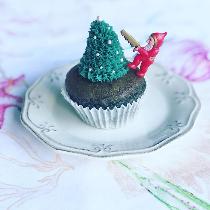 Bánh hình cây thông và ông già Noel.