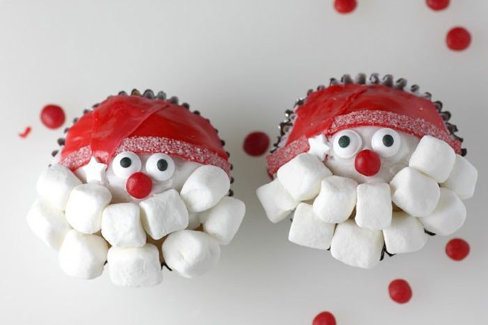 Ông già Noel trên bánh đáng yêu.