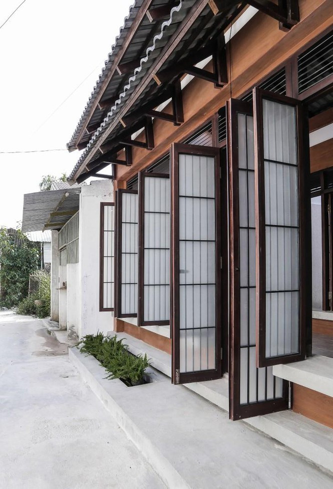 Công trình chủ yếu làm bằng xi măng, gạch và gỗ địa phương nhưng được thiết kế khoa học và nghệ thuật rất bắt mắt.