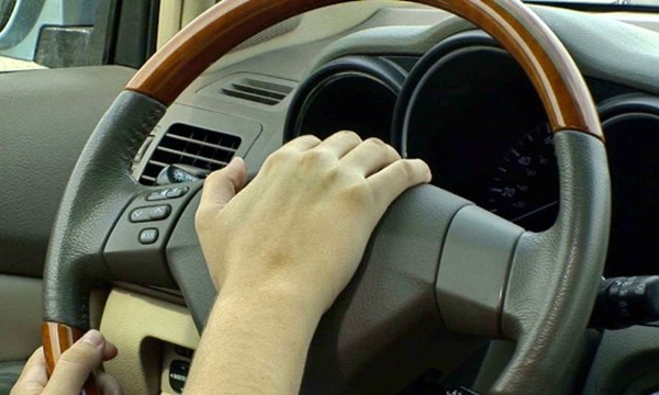 Trừ trường hợp khẩn cấp, bấm còi xe là phạm luật ở New York và bị phạt một khoản tiền khá lớn.