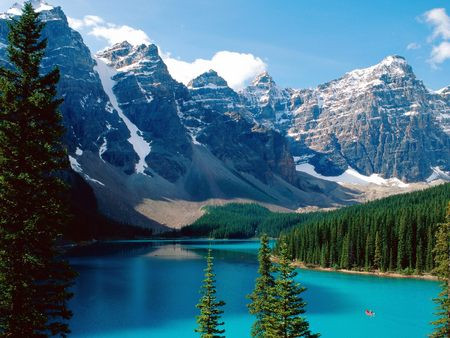 Canada là quốc gia có nhiều hồ nhất thế giới khi có trên 3.000 hồ nước.