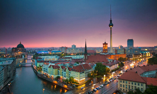 Trước khi Berlin trở thành thủ đô của Đức, các thành phố khác từng là "kinh đô" của quốc gia này bao gồm: Aachen, Regensburg, Frankfurt-am-Main, Nuremberg, Weimar, Bonn. Đây là một trong những điều thú vị về nước Đức mà không phải ai cũng biết.