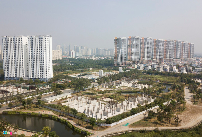 Doanh nghiệp cho biết đây là dự án đã đủ điều kiện bán hàng và số vốn bỏ vào dự án này lên đến 6.000 tỷ đồng. Tuy nhiên việc tạm dừng dự án có khả năng khiến cổ phiếu của doanh nghiệp mất dần tính thanh khoản, dẫn đến nhiều hệ lụy phức tạp. Nằm bên cạnh dự án bị tạm ngưng này là 8 block dự án The Sun Avenue cũng của Tập đoàn Novaland đã được bàn giao cho cư dân.